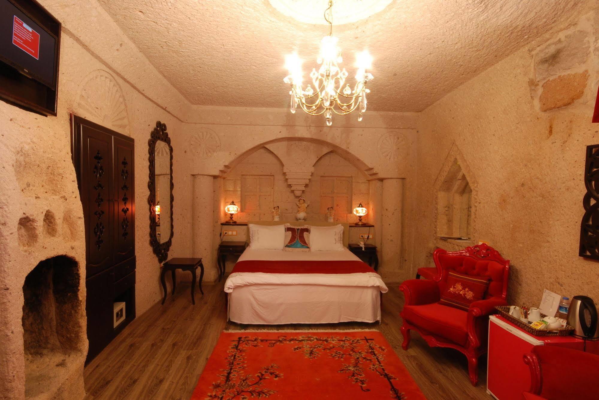 Mimi Cappadocia Luxury Cave Hotel Uchisar Exterior foto