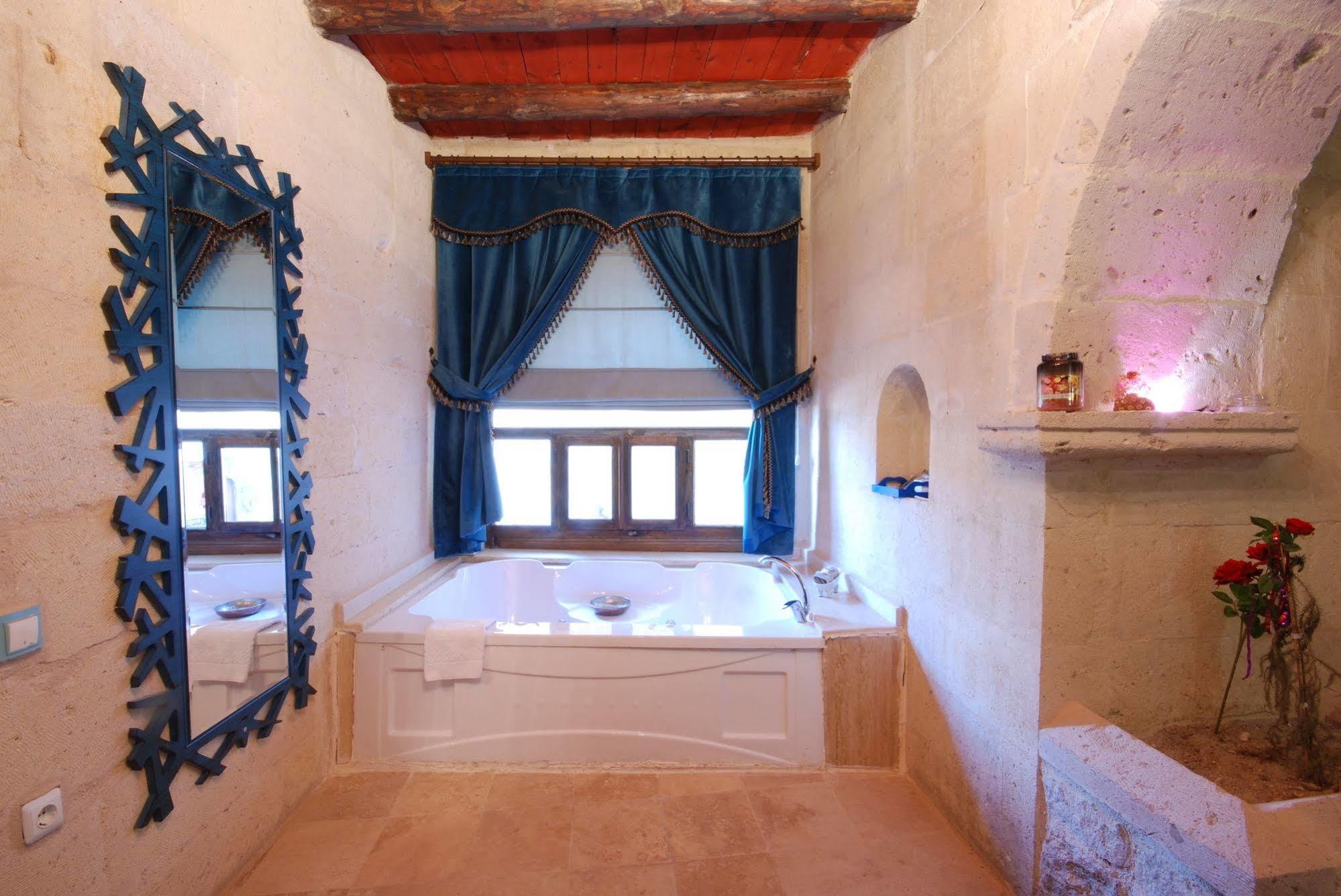 Mimi Cappadocia Luxury Cave Hotel Uchisar Exterior foto
